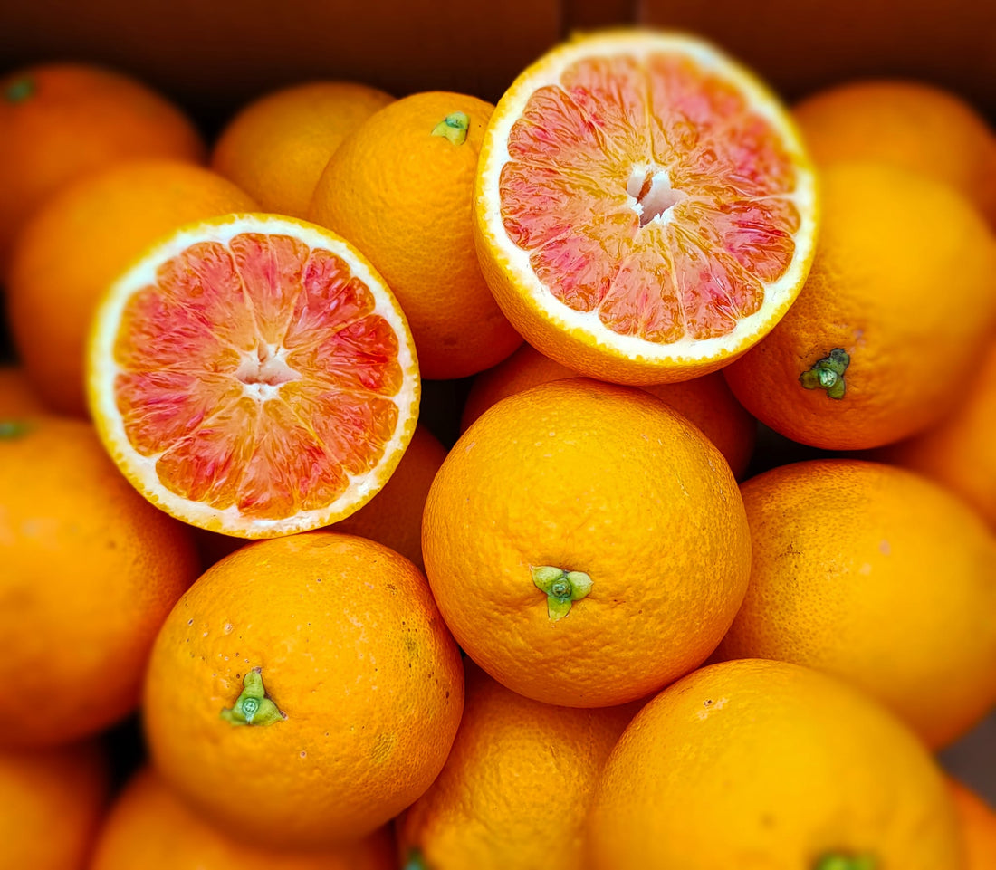 Agrumi siciliani freschi con buccia edibile - arance rosse e limoni naturali senza trattamenti dalla Sicilia